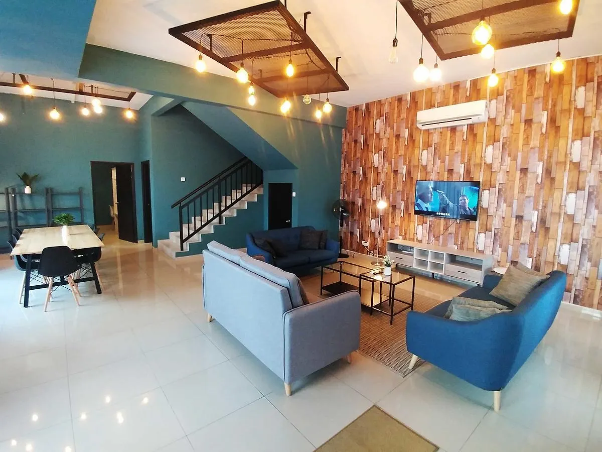 Le Bleu Malacca 0*,