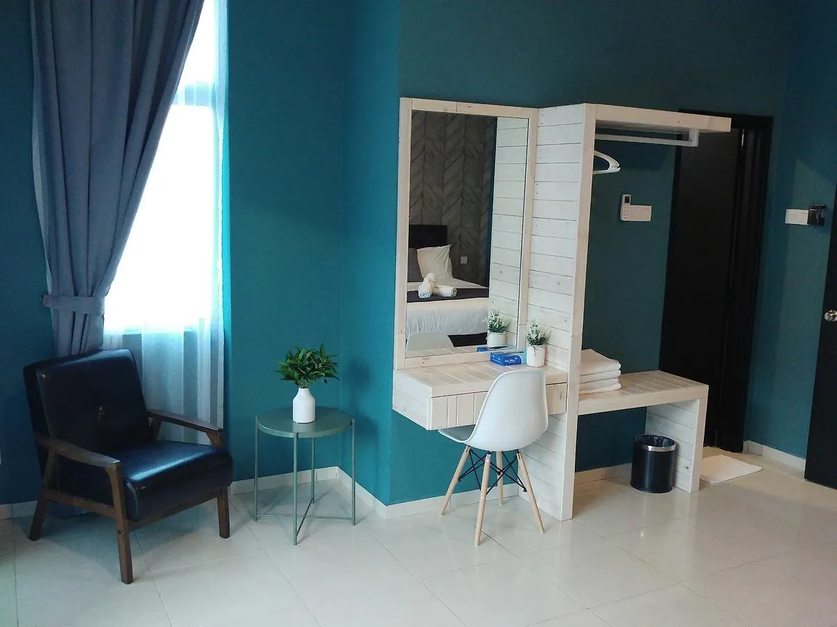 Le Bleu Malacca 0*,