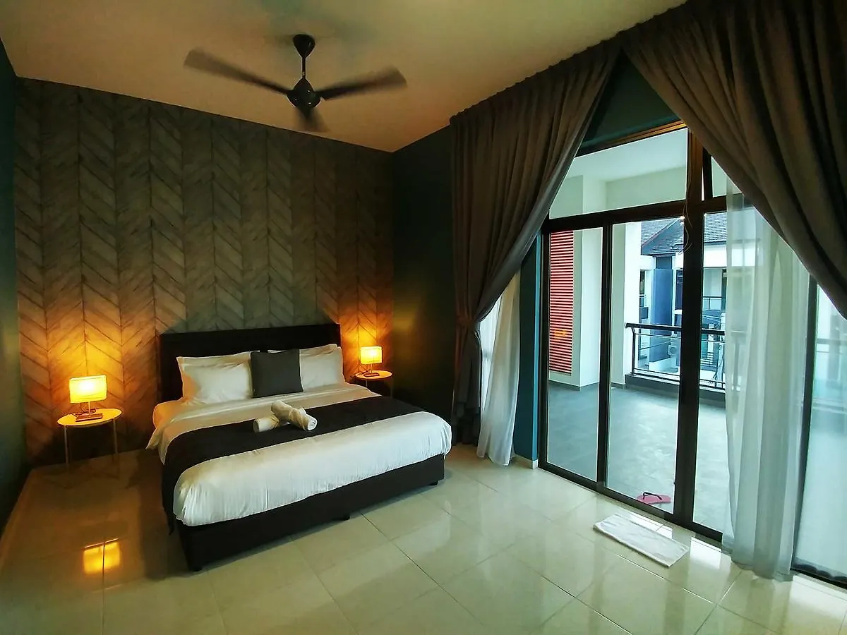 Le Bleu Malacca