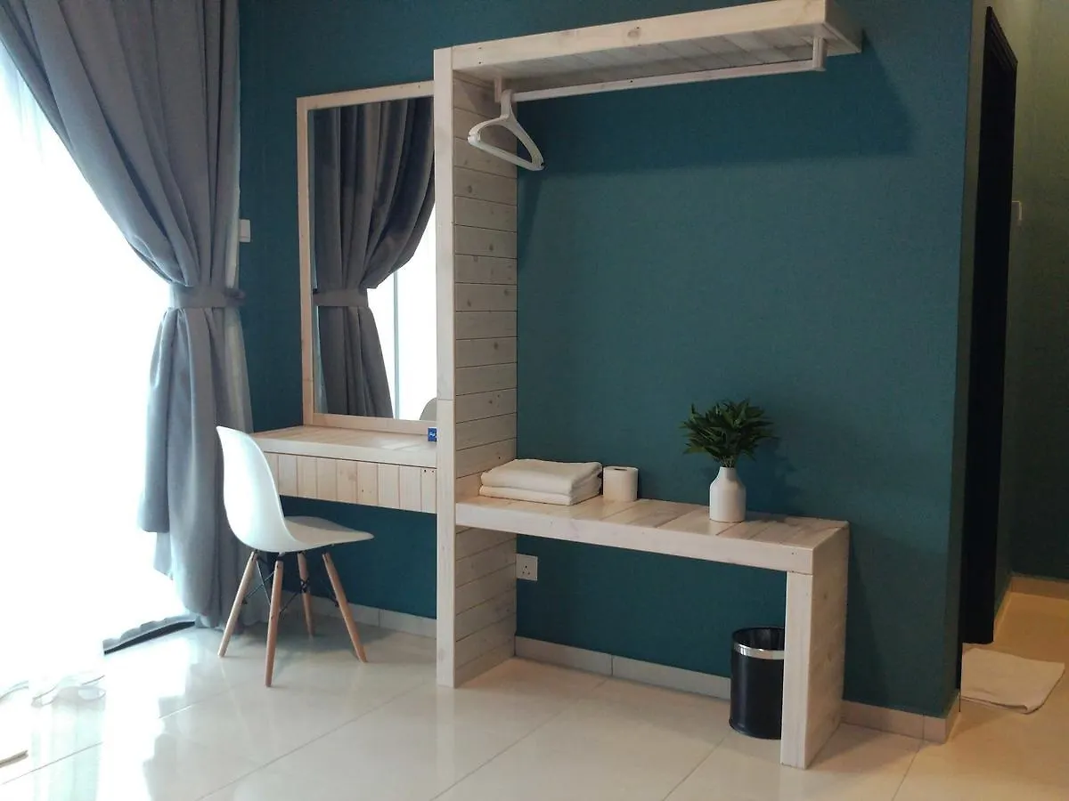 Le Bleu Malacca